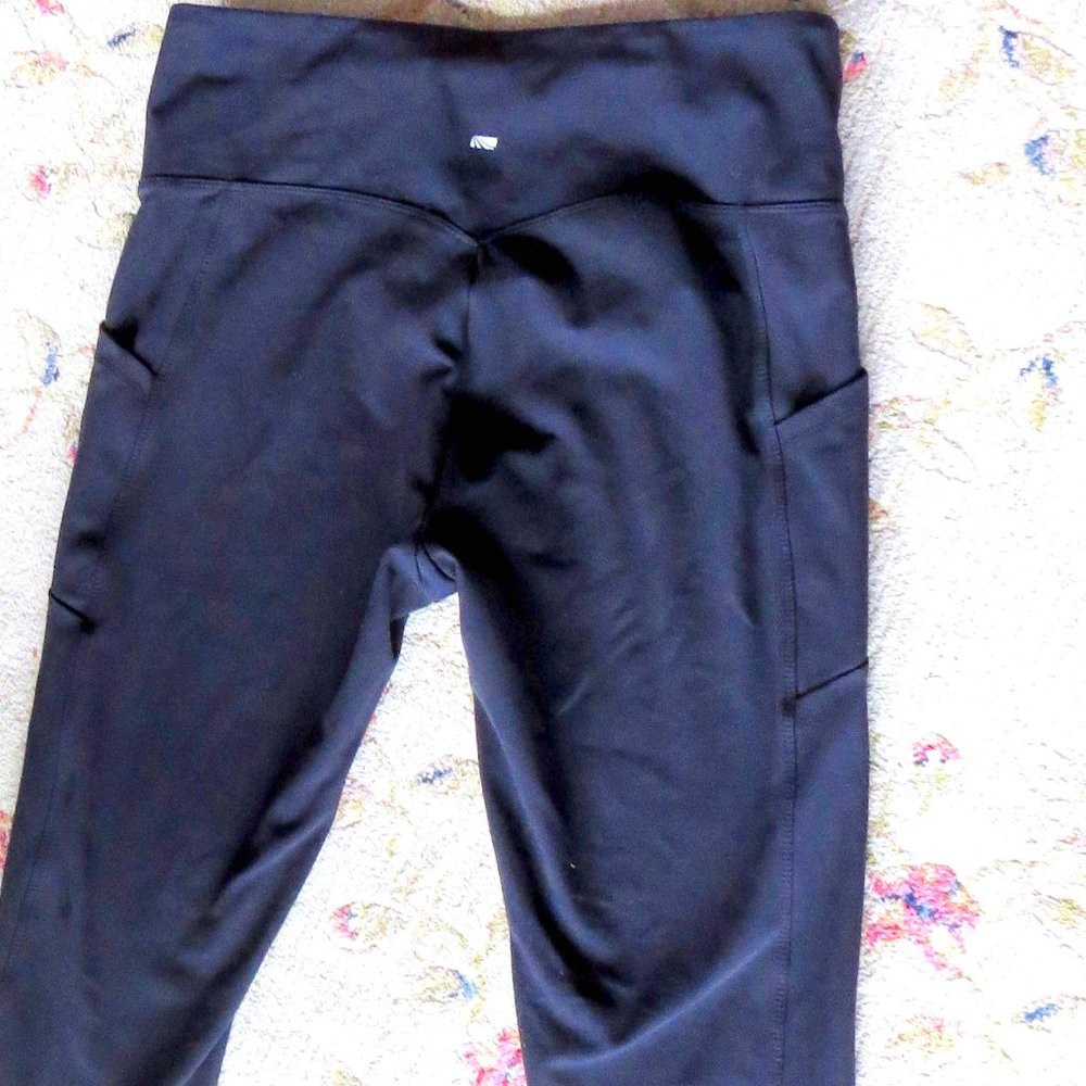 Marika Capri Leggings Size M